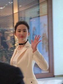 吃瓜路人拍照图片,吃瓜路人镜头下的趣味瞬间