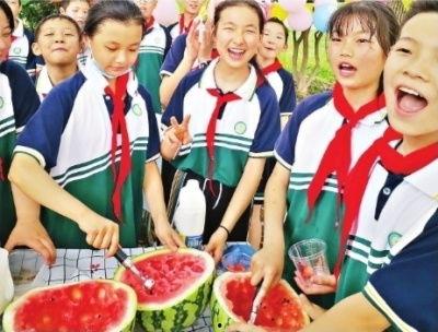 校园大赛吃瓜,吃瓜群众眼中的精彩瞬间