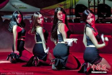 迎新热舞吃瓜,吃瓜群众围观盛况